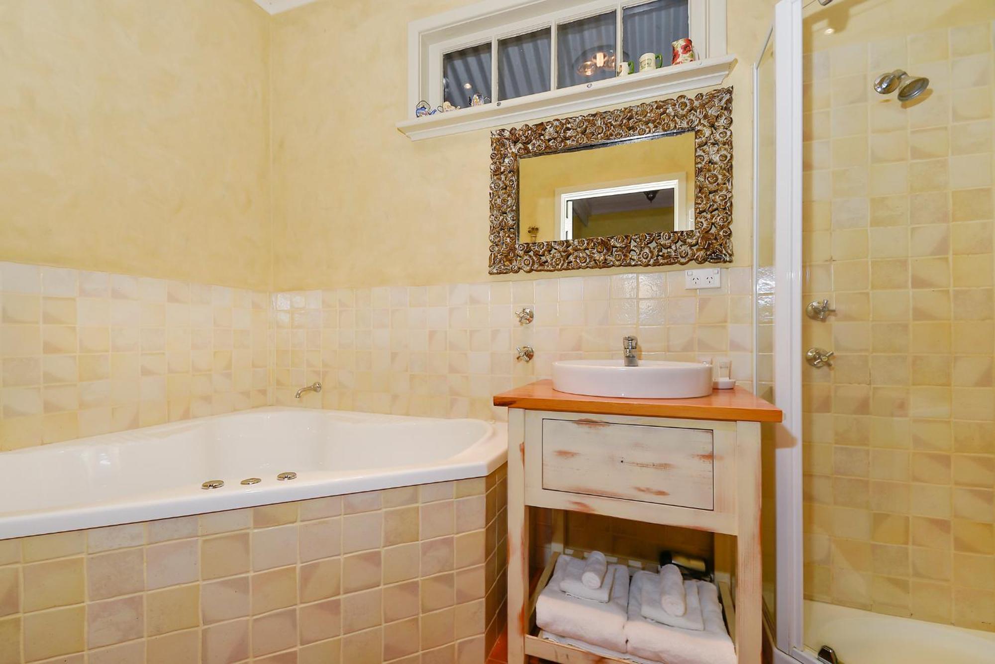 Ford House Bed & Breakfast Бриджтаун Екстериор снимка