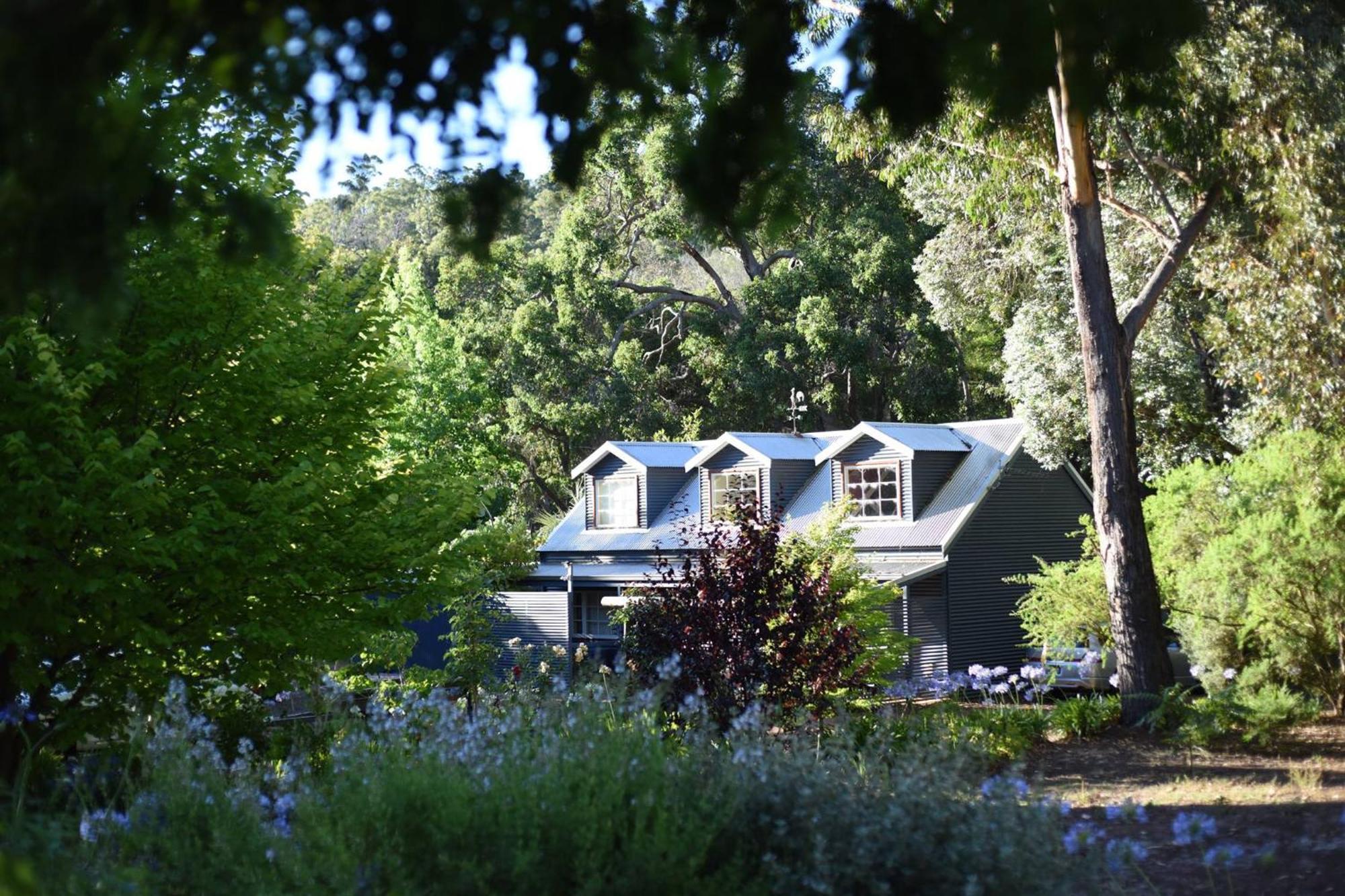 Ford House Bed & Breakfast Бриджтаун Екстериор снимка