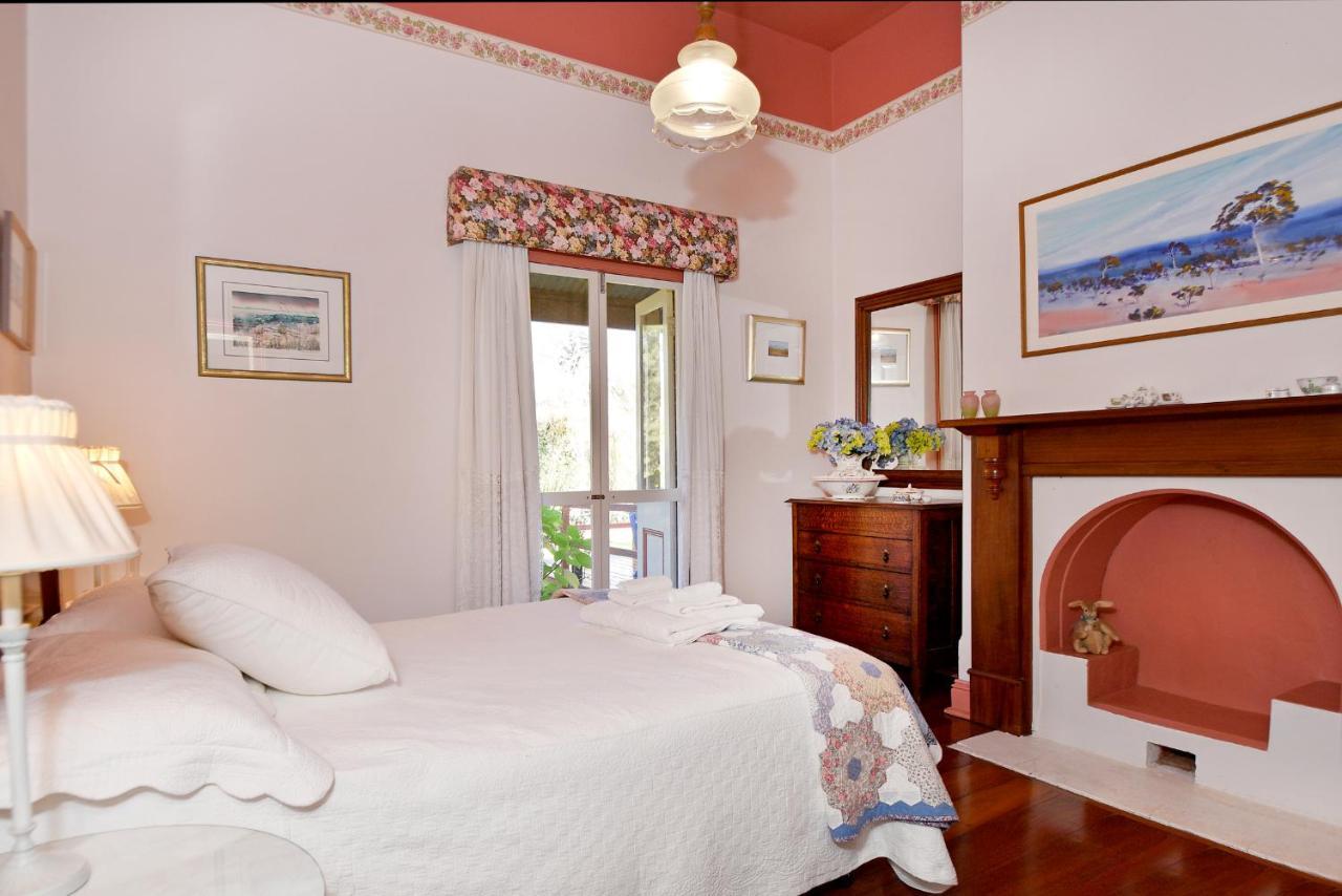 Ford House Bed & Breakfast Бриджтаун Екстериор снимка