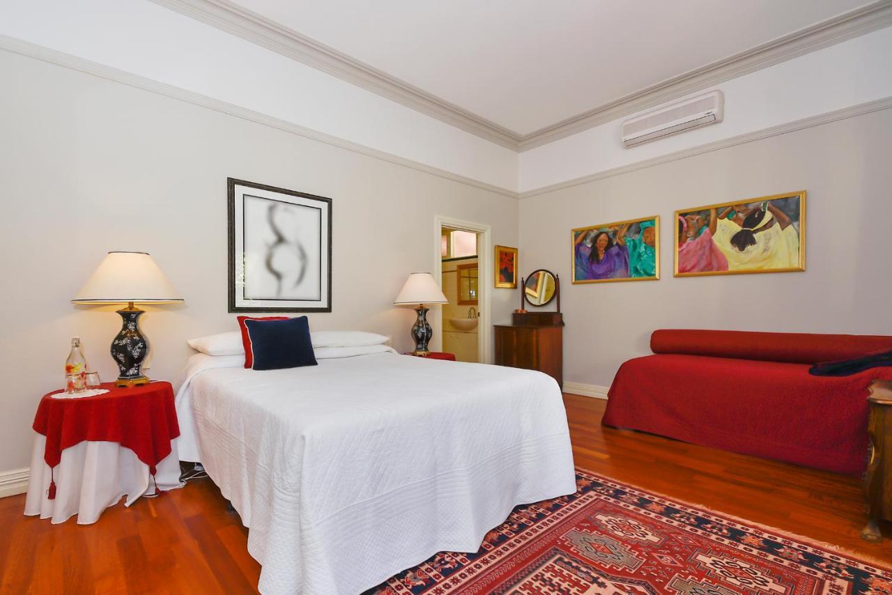 Ford House Bed & Breakfast Бриджтаун Екстериор снимка