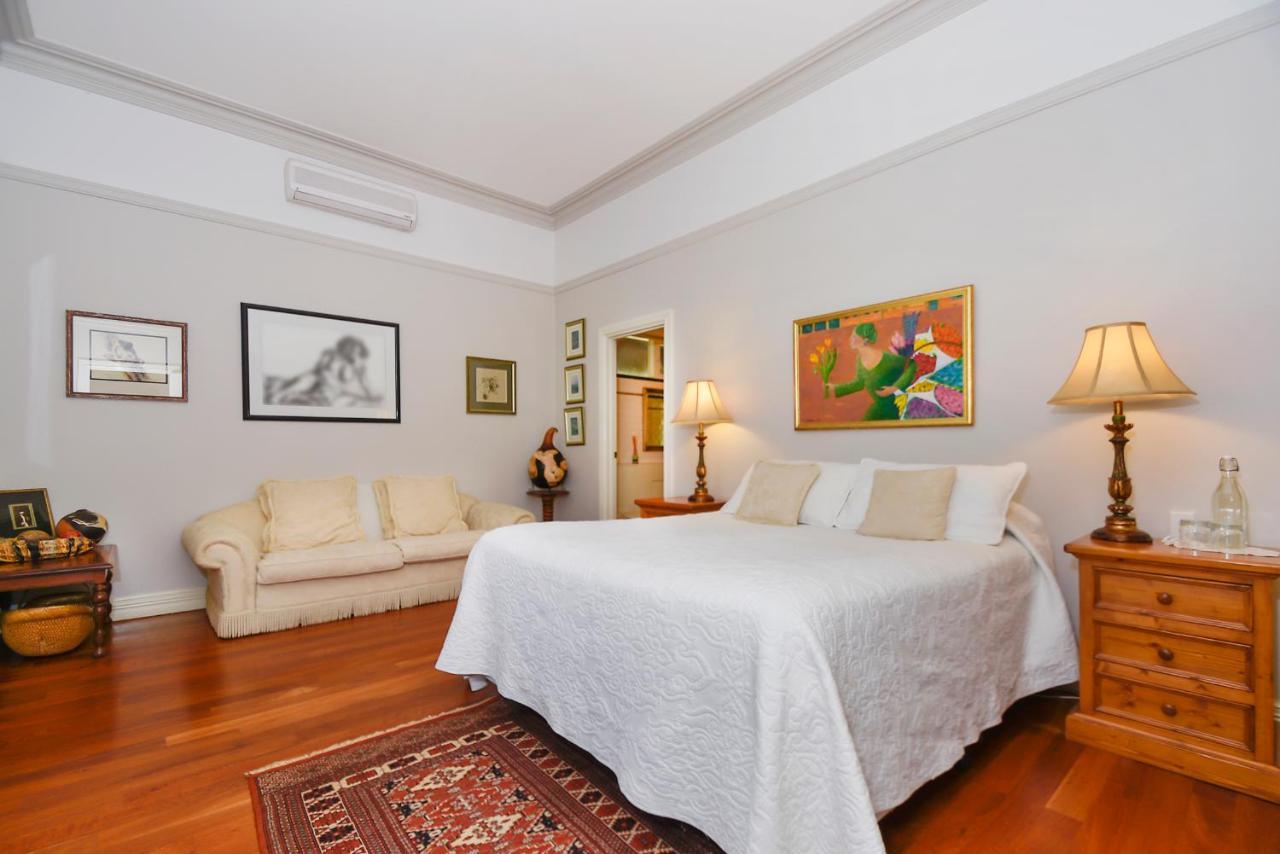 Ford House Bed & Breakfast Бриджтаун Екстериор снимка